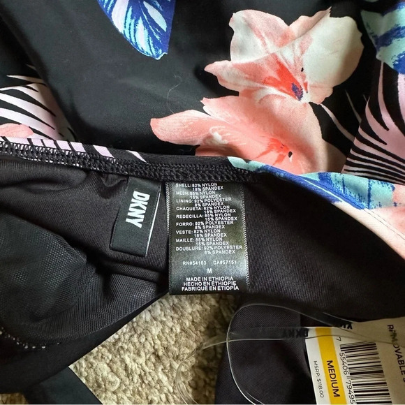 DKNY‎ Women's One Piece Tummy Control Halter Neckline Swimsuit Sz Medium - Picture 4 of 9